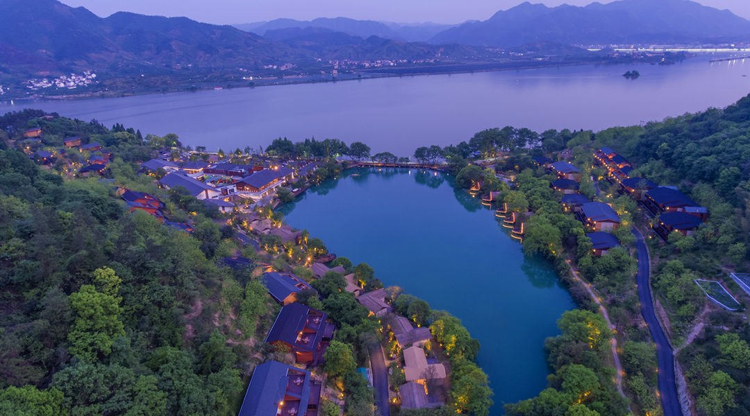 浙江推動(dòng)小城鎮(zhèn)蝶變，打造新時(shí)代“富春山居圖”