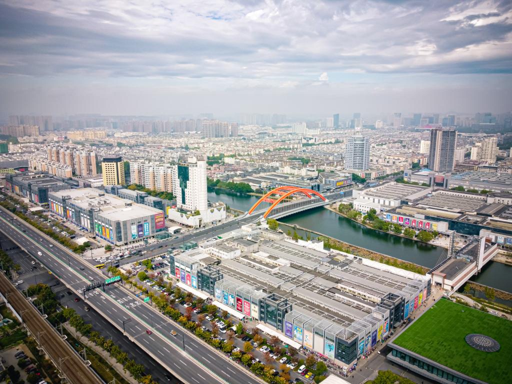 這個小地方， 包攬全球四分之一的紡織品大市場