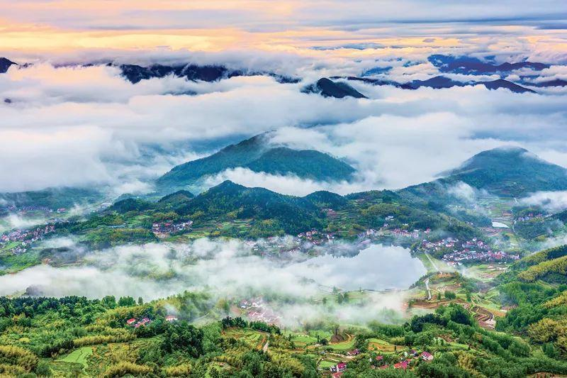 實(shí)干成就夢(mèng)想，奮斗創(chuàng)造未來
